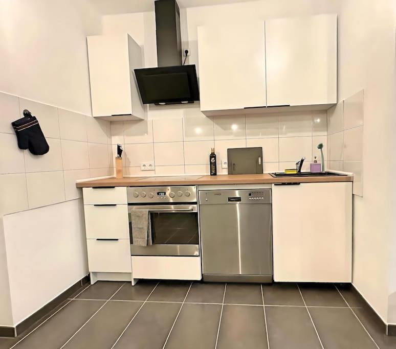 Urban & Chic: 2Bdr, Parkplatz Appartement Witten Buitenkant foto
